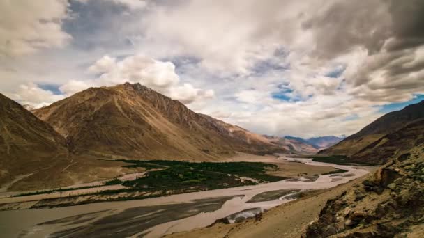 Fırtına Bulutları Hareket Eden Işık Nubra Vadisi Üzerinde Ladakh — Stok video