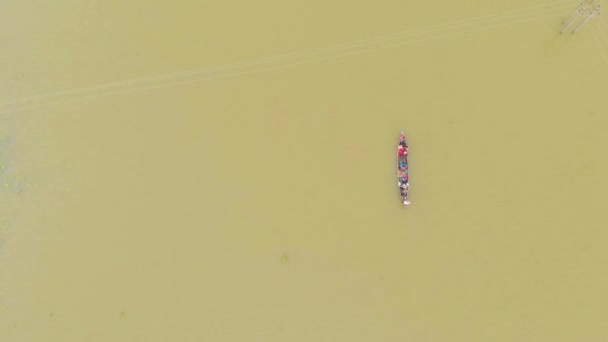 Aerial Top Tiro Pessoas Barco Fileira Sendo Evacuado Para Área — Vídeo de Stock