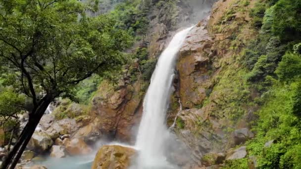 Szivárvány Vízesések Közelében Repül Cheerapunji Meghalaya India — Stock videók