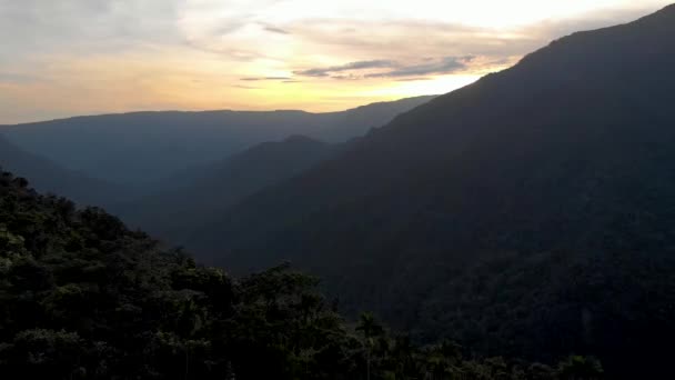 Letecký Snímek Západu Slunce Horami Letící Pozpátku Tyrně Meghalaya — Stock video