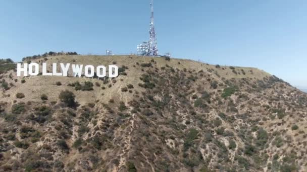 Una Distancia Media Moviéndose Lentamente Plano Horizontal Del Cartel Hollywood — Vídeos de Stock