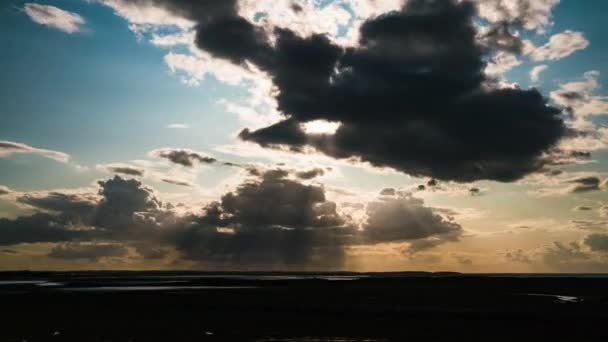在落日的余晖中跳舞的光芒在海岸 布莱克尼 诺福克 — 图库视频影像