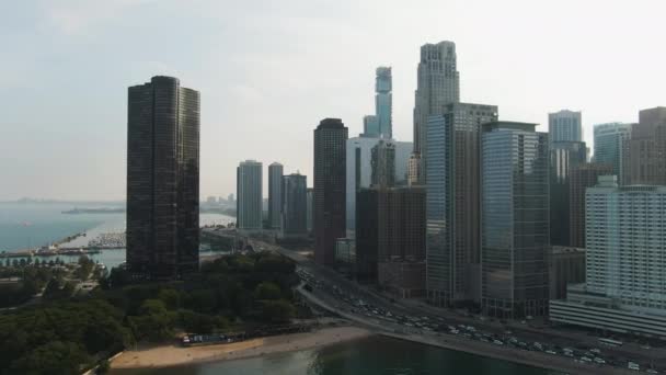 Широкий Повітряний Вид Центр Чикаго Великою Кількістю Машин Вулиці Ясний — стокове відео