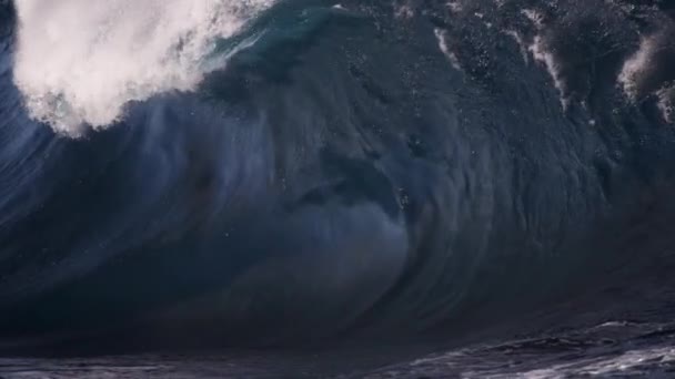 Ein Genauer Blick Das Innere Einer Schweren Welle Während Sie — Stockvideo