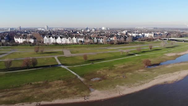 Nagranie Drona Duesseldorf Oberkassel Nad Rzeką Rhine Słoneczną Zimę Własność — Wideo stockowe