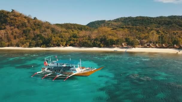 Bangka Barco Uma Água Cristalina — Vídeo de Stock