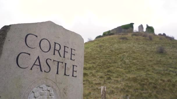 2019年12月27日 英格兰多理特 科费卡斯特 科夫是一座同名的被毁城堡的所在地 城堡的废墟耸立在位于韦勒姆和斯旺奇之间的普贝克山上的一个空隙上 — 图库视频影像
