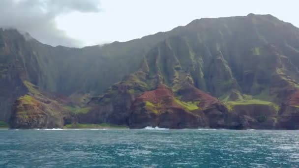 Hawaii Kauai Jachting Oceánu Plovoucí Zleva Doprava Horského Pobřeží Pali — Stock video