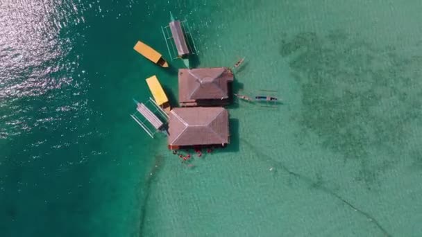 Aerial Drone Shot Top View Villas Middle Blue Ocean Boats — Stock Video