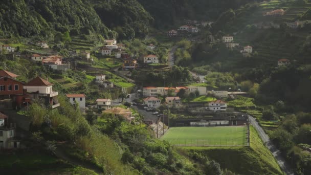 ポルトガルのマデイラ島 Sovicenteの自治体にあるBoaventuraの教区 ボアベンチュラは 強烈な緑と山のその手付かずの風景の略 — ストック動画