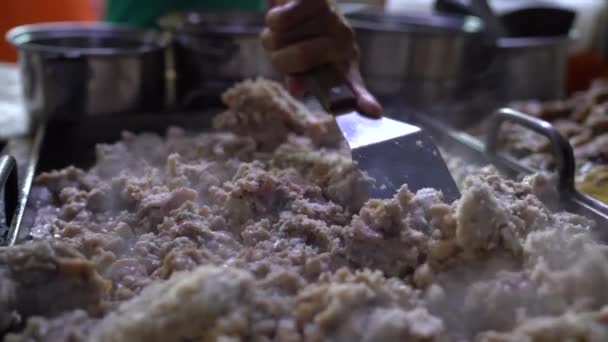 Vendor Spreading Meat Guts Spatula Griddle Preparation Tacos — Stock Video
