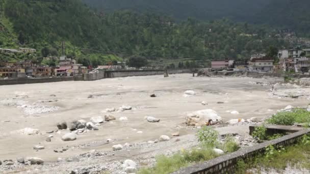 Himalaia Rio Montanhoso Ganges Que Flui Através Aldeias Cidades Himalaia — Vídeo de Stock