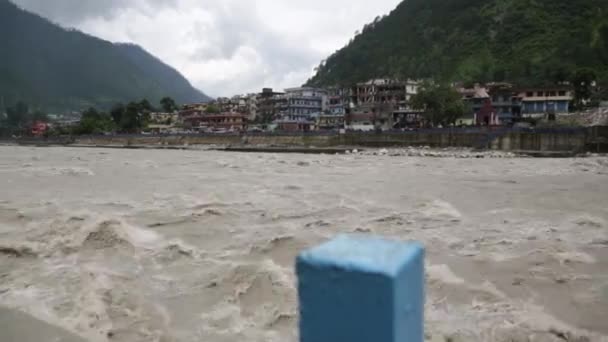 Himalaia Rio Montanhoso Ganges Que Flui Através Aldeias Cidades Himalaia — Vídeo de Stock