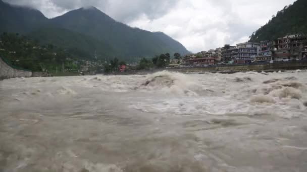 Himalaya Bergiga Floden Ganges Flyter Genom Himalaya Byar Och Städer — Stockvideo