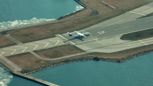 Pervaneli Küçük Bir Uçak Billy Bishop Toronto City Havaalanı Ndan — Stok video