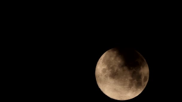 Zbliżenie Wschodzącego Różowego Księżyca Czarnego Nieba Kwietnia 2020 — Wideo stockowe