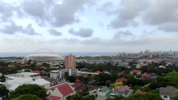 Luchtfoto Van Durban Met Moses Mabhida Stadion Andere Bezienswaardigheden — Stockvideo