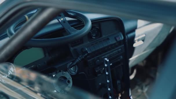 Filmagem Câmera Lenta Interior Carro Deriva Com Volante Retirado — Vídeo de Stock