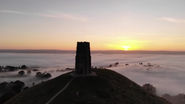 Krajinná Atmosféra Mlhavého Glastonbury Tor Při Východu Slunce Somersetu — Stock video