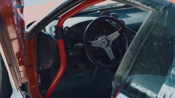 Медленное Движение Деталь Снимок Руля Модифицированном Салоне Гоночного Автомобиля — стоковое видео
