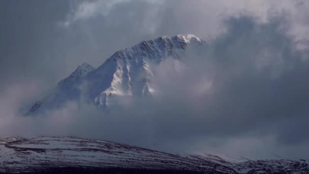 Хронология Движения Облаков Света Через Горную Вершину Национальном Парке Клуэне — стоковое видео