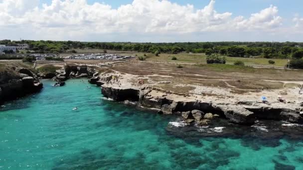 Drone Che Rivela Costa Rocciosa Roca Vecchia Dal Mare — Video Stock