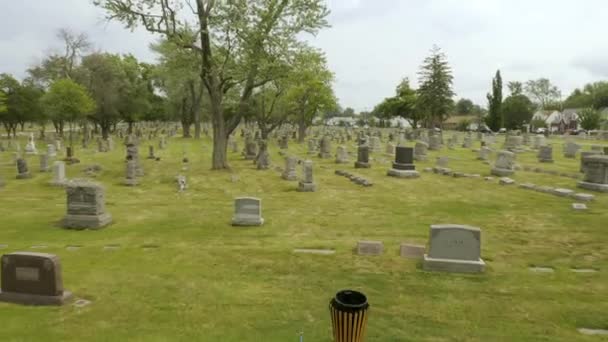 Drone Overhead Vista Aérea Cemitério Drone Buffalo Cemetery Pass Low — Vídeo de Stock