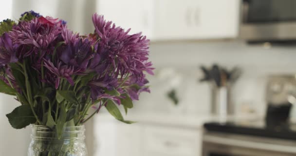 Rack Fokus Ditembak Modern Putih Baru Ditingkatkan Lemari Dapur Dan — Stok Video