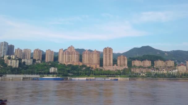 Emelkedés Lakó Kereskedelmi Épületek Yangtze Folyó Partján Chongqing Városban — Stock videók
