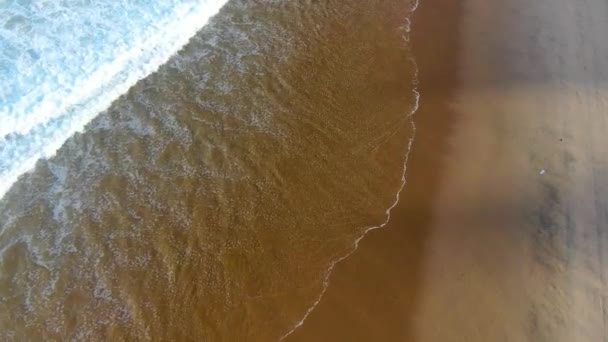 Aerial View Beach Cascading Waves Frothy Salt Water Tumbles Sandy — Stock Video