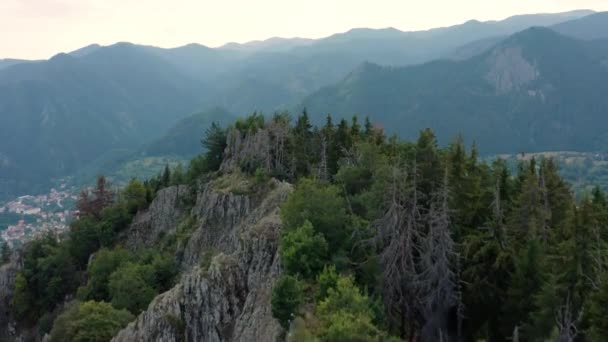 Чудовий Безпілотний Літальний Апарат Над Родопськими Горами Скелями Нареченої Видом — стокове відео