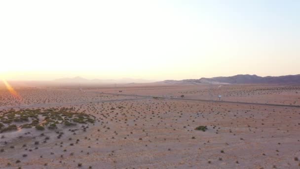 砂漠道路は この地域は 平均海面 センティネラの南西の近くから始まる砂のうつ病の下12メートルの高度を持つ国全体で最も低い地域です — ストック動画