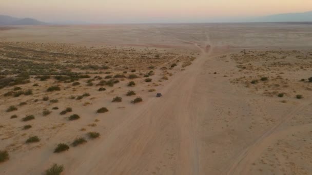 Woestijn Voertuig Invoeren Van Zoute Meer Vallei Hoogste Temperatuur Plaatsen — Stockvideo
