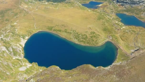 夏季空中俯瞰七座丽拉湖 — 图库视频影像