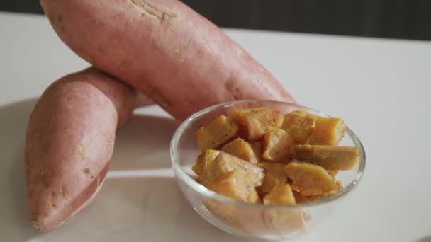 Patata Cruda Arrugada Batatas Preparadas Tazón — Vídeo de stock