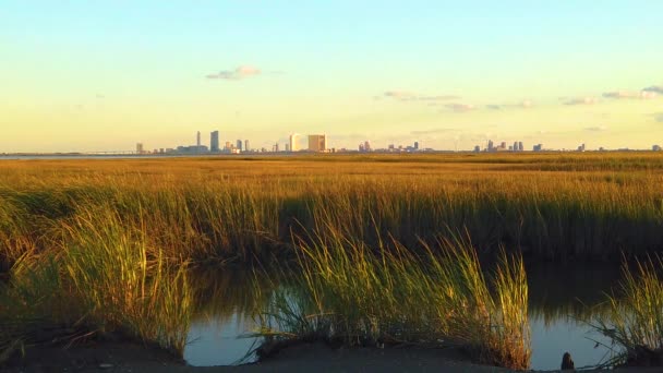 120 Fps Vista Estática Vía Navegable Del Horizonte Atlantic City — Vídeos de Stock