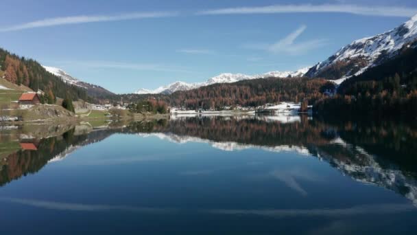 Voo Para Frente Para Cima Sobre Davos Lago Suíça Com — Vídeo de Stock