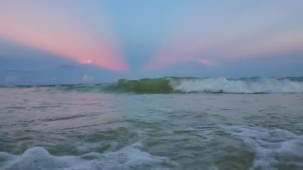 Gökyüzünde Güzel Renkleri Olan Karayip Denizinin Dalgaları Mavi Gökyüzünde Turuncu — Stok video