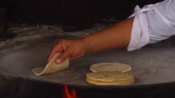 Vyrábíme Tortilly Komálech Výroba Kukuřičných Tortilly — Stock video