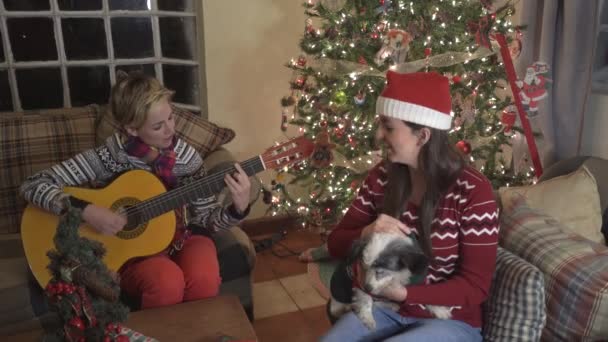 Women Singing Carolls Christmas Friends Christmas — Stock Video