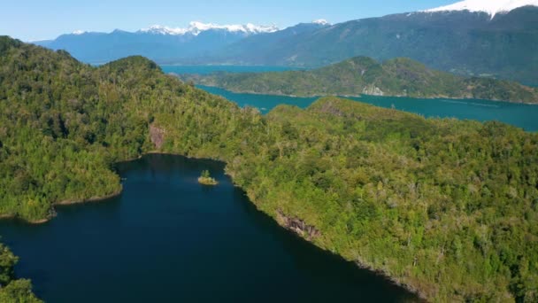 Large Paysage Aérien Surplombant Estuaire Reloncavi Sur Côte Chili Montrant — Video