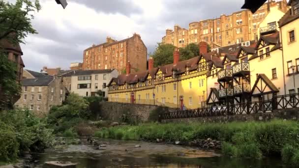 苏格兰爱丁堡迪安村阳光灿烂的下午 — 图库视频影像