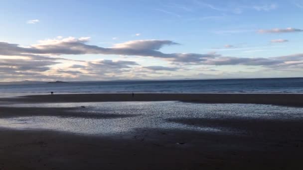 苏格兰爱丁堡波尔图贝洛海滩散步 — 图库视频影像