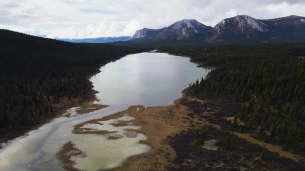 Johnson Range Lago Con Montagne Foresta Tiro Aereo Drone — Video Stock