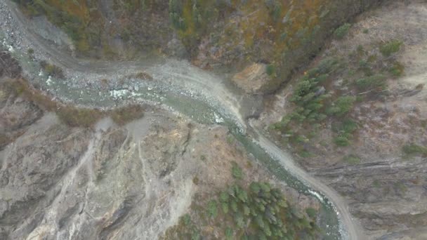 布沃什溪上空的空中 克鲁安国家公园 干旱的悬崖和树木 — 图库视频影像