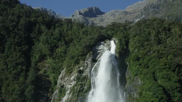 Epische Zeitlupenaufnahme Eines Wasserfalls Milford Sound — Stockvideo