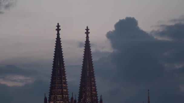 Bovenste Top Van Cologne Kathedraal Met Mooie Snel Passerende Wolken — Stockvideo