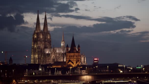 Kolonya Katedrali Gro Martin Cologne Skyline Planda Üzerinde Arabalar Olan — Stok video