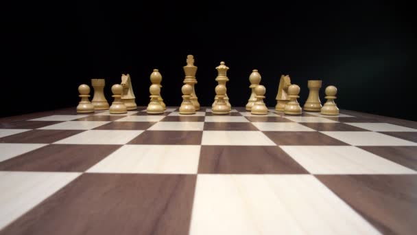 Σκακιέρα Και Σκακιστικές Κινήσεις Γυρίστηκαν Κατά Μέτωπο Ομαδική Εργασία Όλων — Αρχείο Βίντεο