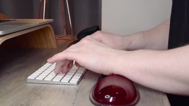 Man Using Computer Keyboard Support Typing Preventing Repetitive Strain Injury — Stock Video